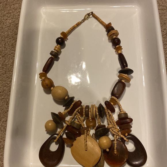 Wooden bead statement necklace - Picture 3 of 3